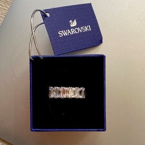 SWAROVSKI RING - new, never worn.